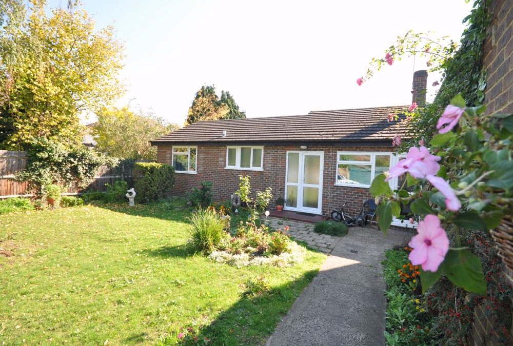 Beecot Lane, WALTON-ON-THAMES, Surrey, KT12 3JW