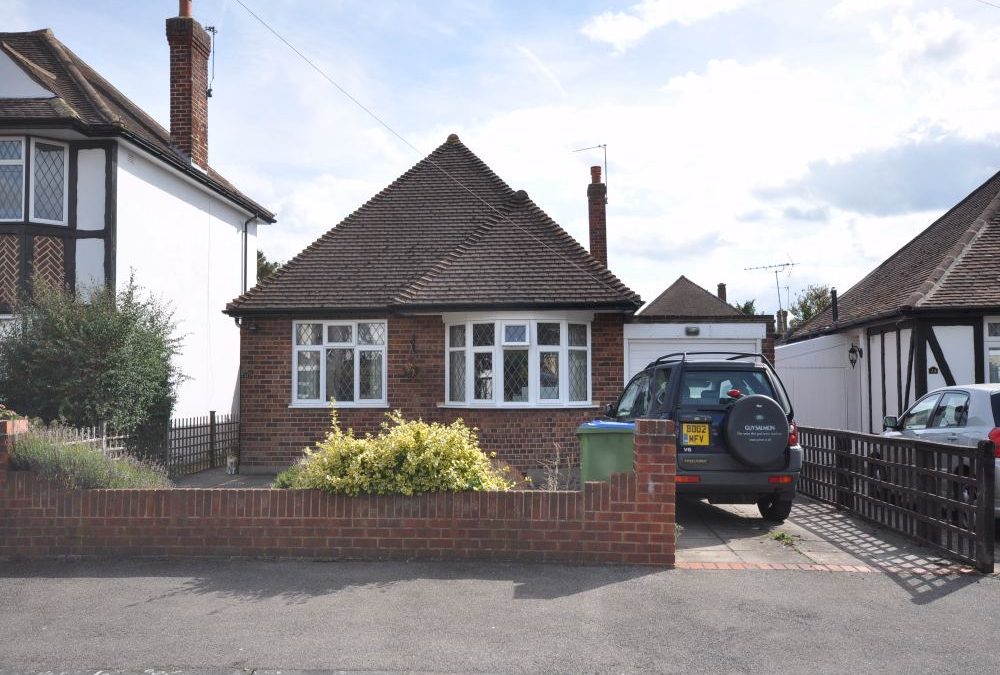 Wolsey Drive, WALTON-ON-THAMES, Surrey, KT12 3AZ