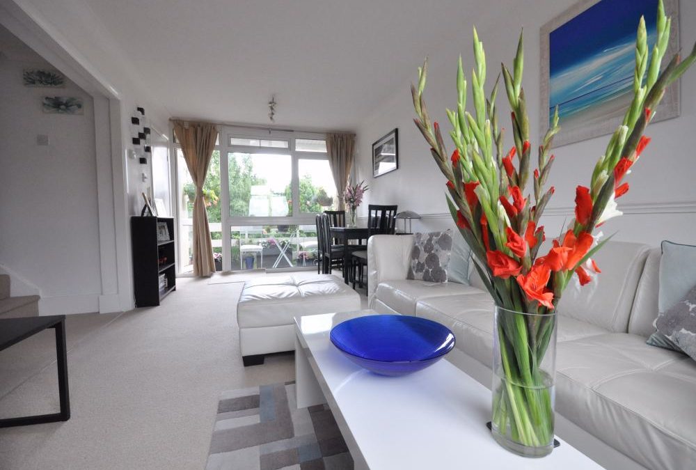 St Vincent Road, WALTON-ON-THAMES, Surrey, KT12 1PA