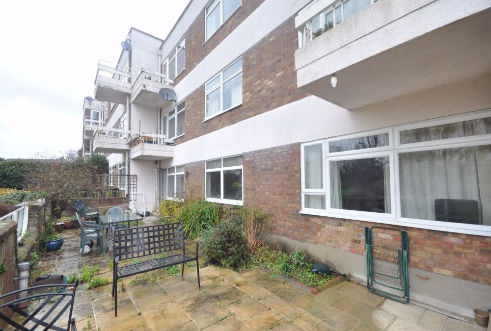 Esher Road, Hersham, WALTON-ON-THAMES, Surrey, KT12 4LP