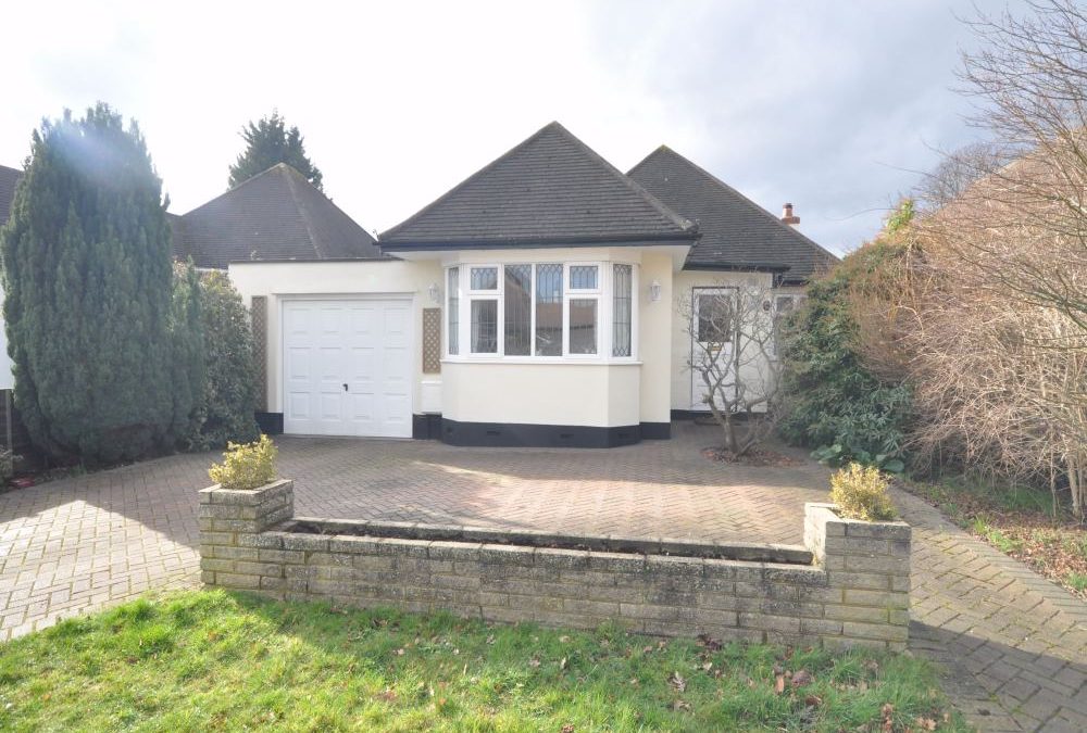 Crofton Avenue, WALTON-ON-THAMES, Surrey, KT12 3DB