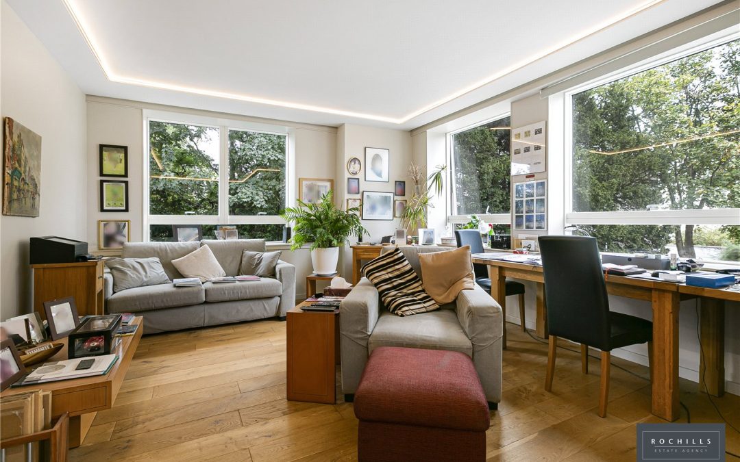 Wellington Close, WALTON-ON-THAMES, Surrey, KT12 1AX