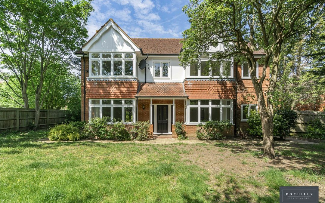 Hersham Road, WALTON-ON-THAMES, Surrey, KT12 1JZ