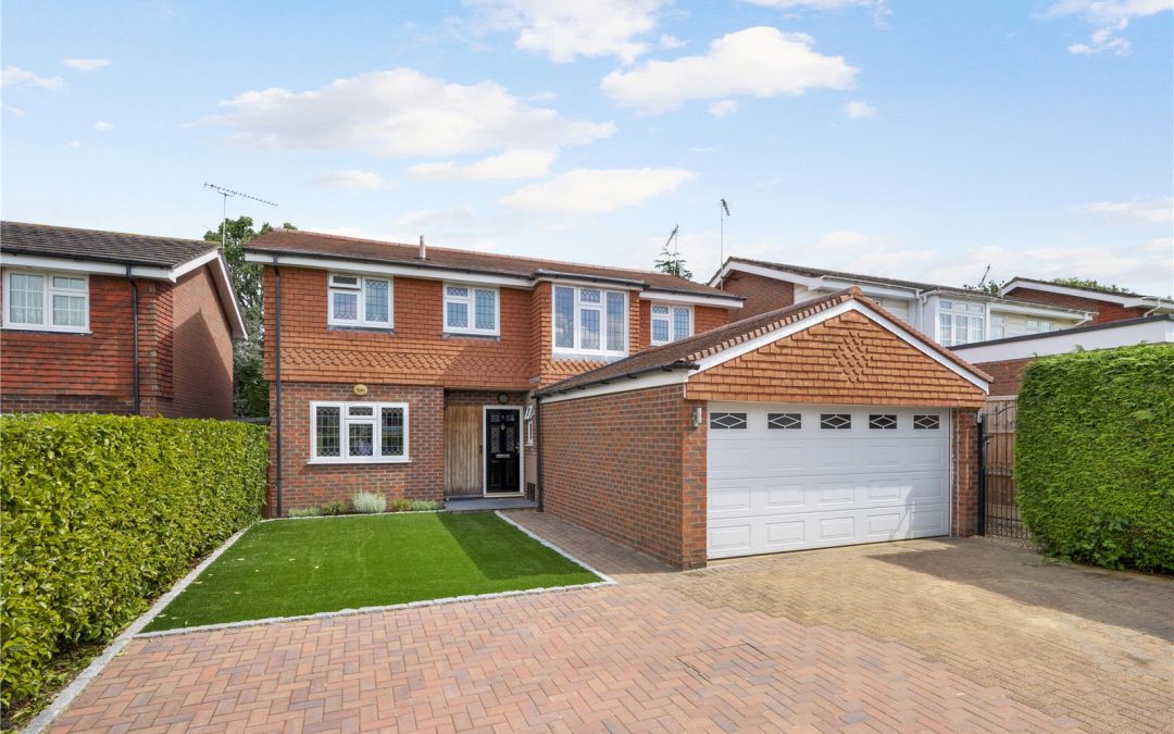 Merrilyn Close, Claygate, ESHER, Surrey, KT10 0EQ