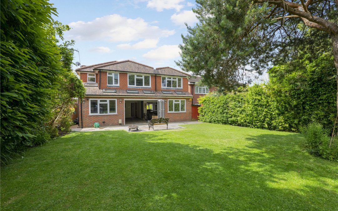 Merrilyn Close, Claygate, ESHER, Surrey, KT10 0EQ