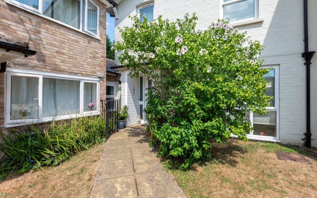 23, Rydens Avenue, WALTON-ON-THAMES, Surrey, KT12 3NS