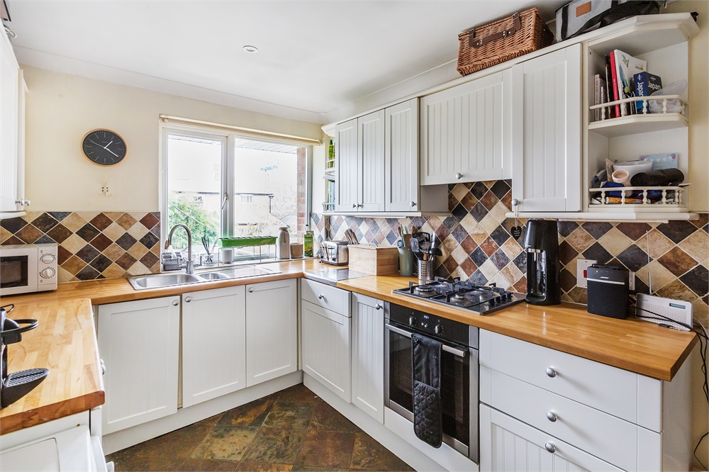 New Zealand Avenue, WALTON-ON-THAMES, Surrey, KT12 1PX