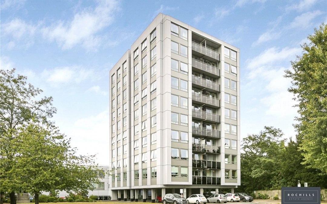 Wellington Close, WALTON-ON-THAMES, Surrey, KT12 1AZ