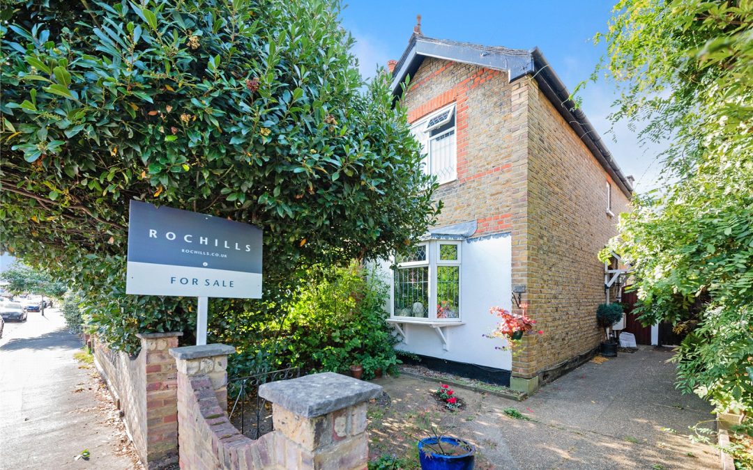 Russell Road, WALTON-ON-THAMES, Surrey, KT12 2LA