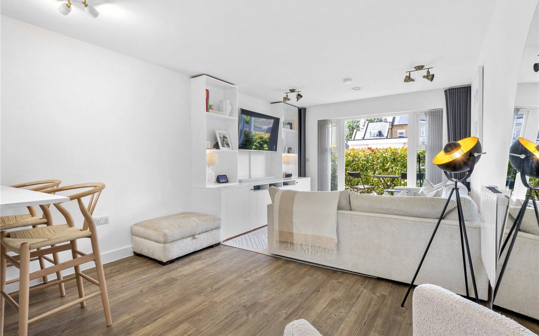 Roper Crescent, Sunbury-on-Thames, Surrey, TW16 5DH