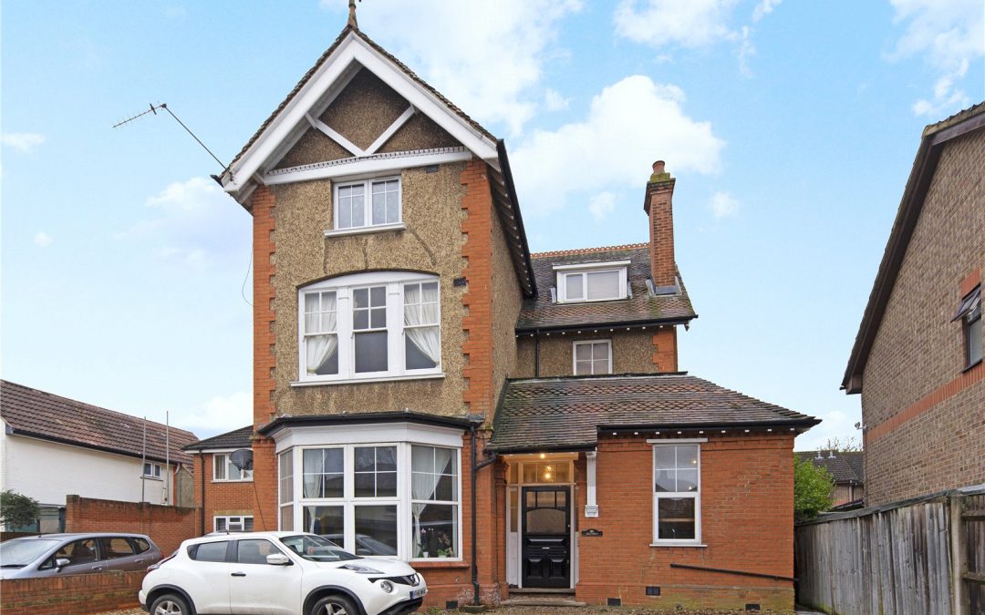 Hersham Road, Hersham, Walton-on-Thames, Surrey, KT12 5NU
