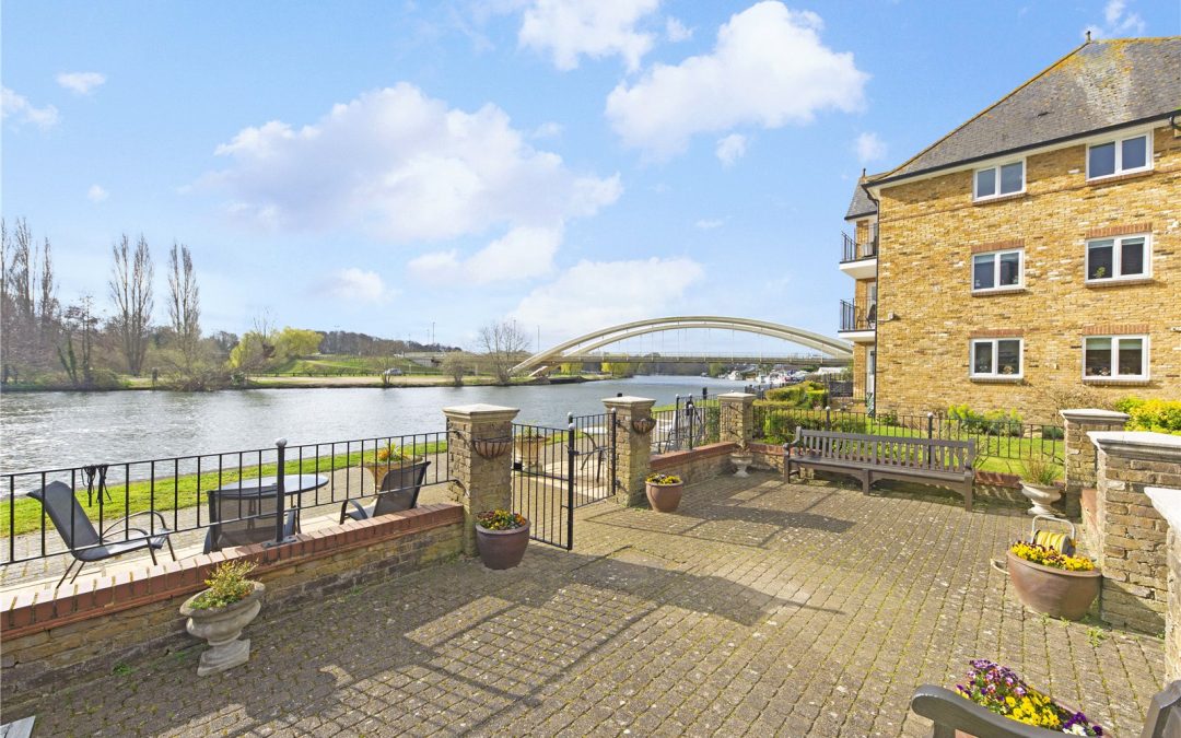 Swan Walk, Shepperton, Surrey, TW17 8LY