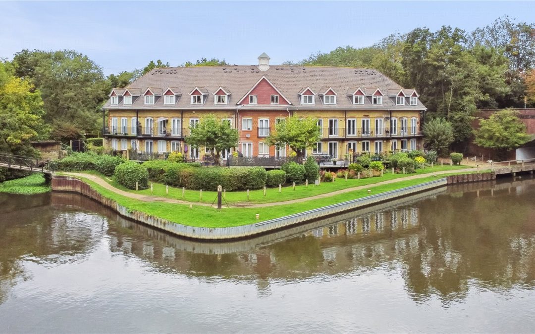 Admiral Stirling Court, Weystone Road, Weybridge, Surrey, KT13 8XX