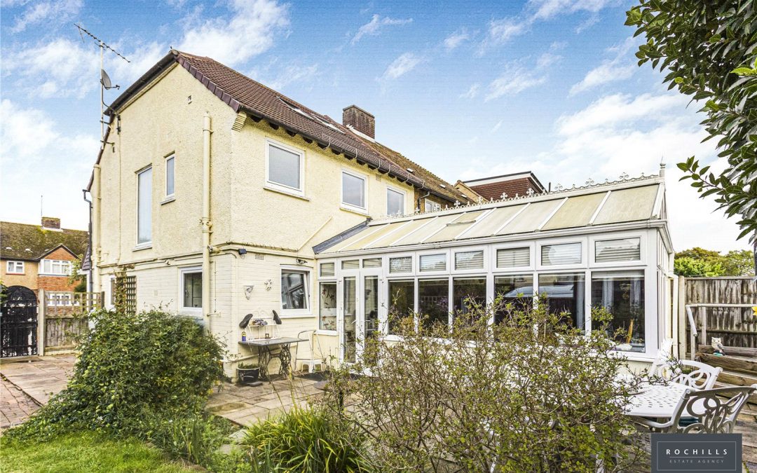 Vaux Crescent, Hersham, Walton-on-Thames, Surrey, KT12 4HF