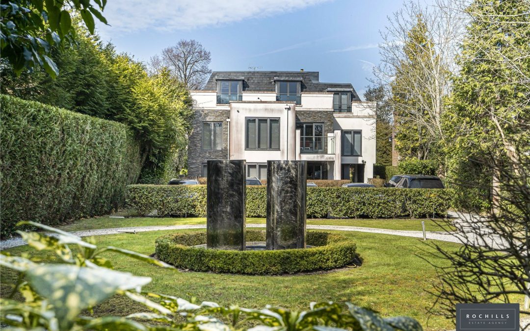 Portsmouth Road, Esher, Surrey, KT10 9FE
