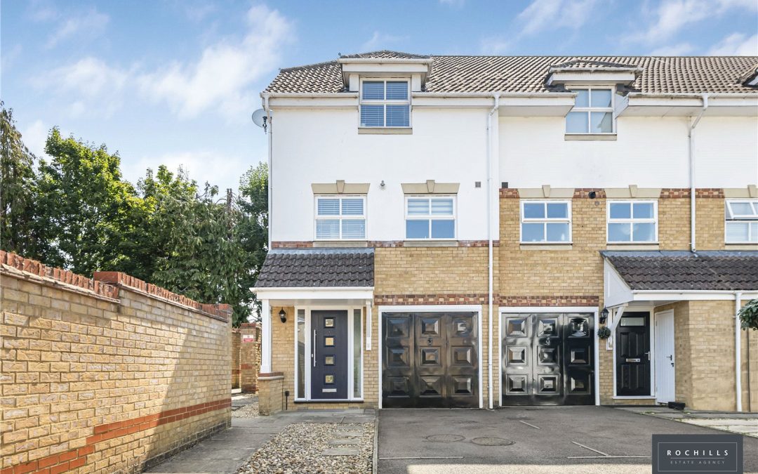 Lyster Mews, Cobham, Surrey, KT11 1LA