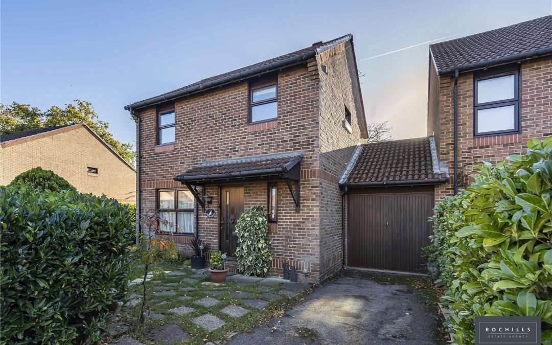 Fisher Close, Hersham, Walton-on-Thames, Surrey, KT12 5PN