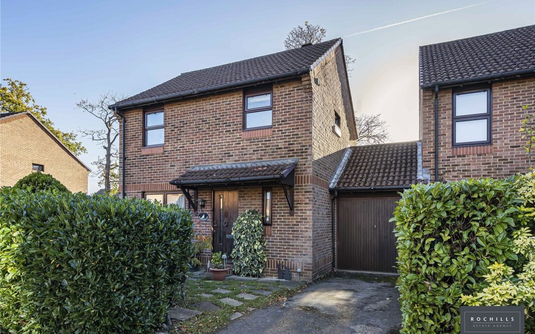 Fisher Close, Hersham, Walton-on-Thames, Surrey, KT12 5PN
