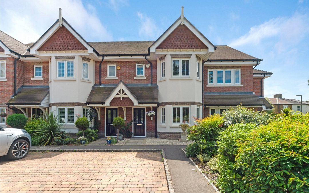 Trenchard Close, Hersham, Walton-on-Thames, Surrey, KT12 5BG