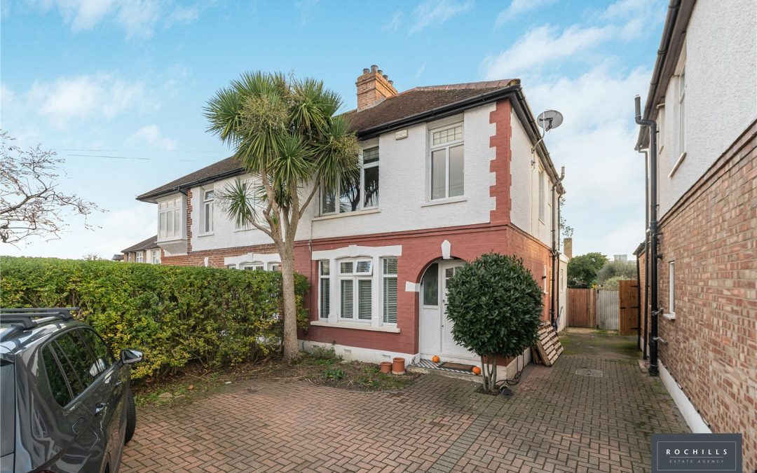 Manor Lane, Sunbury-on-Thames, Surrey, TW16 5ED