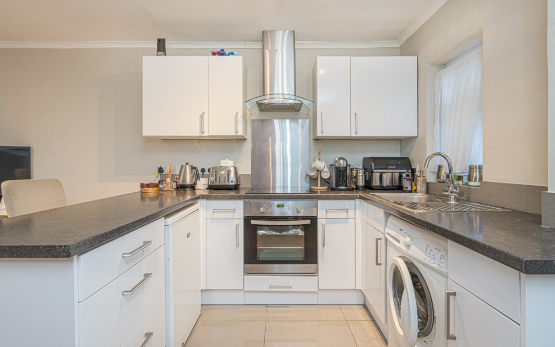 Somerset Close, Hersham, WALTON-ON-THAMES, Surrey, KT12 5JS