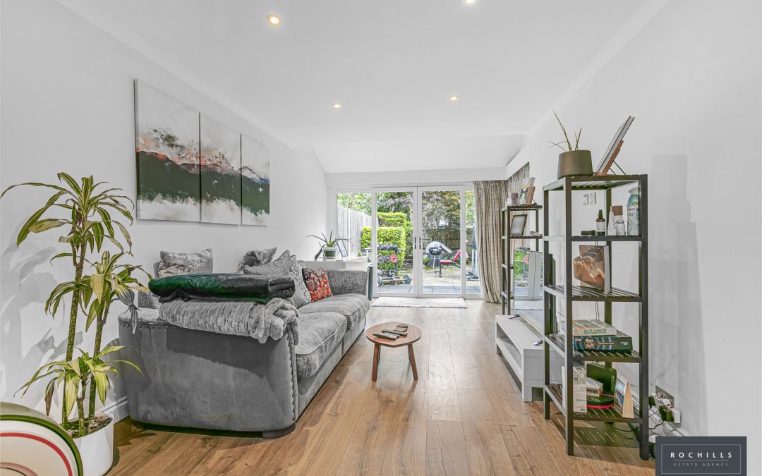 Alexandra Close, WALTON-ON-THAMES, Surrey, KT12 1LR