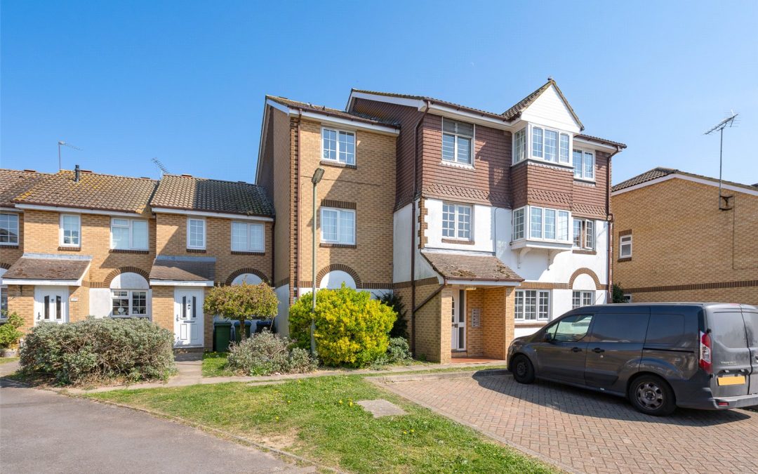 Shaw Drive, WALTON-ON-THAMES, Surrey, KT12 2LR